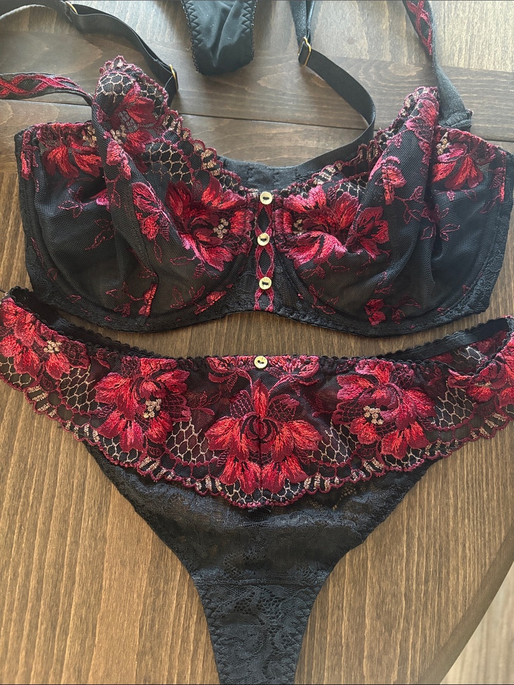 Aubade 80/65/30 F Exquisite Black, Red & Gold Floral Lace Bra and Thong Set